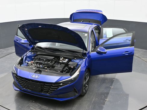 Used 2023 Hyundai Elantra Limited image 47