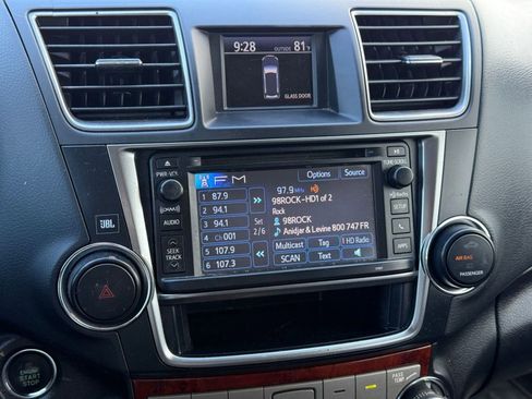 Used 2013 Toyota Highlander Limited image 23