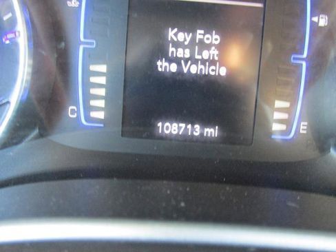 Used 2017 Chrysler Pacifica Touring w/ Tire & Wheel Group FWD image 7