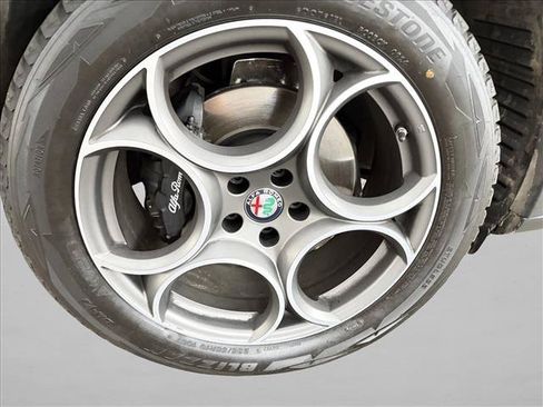 Used 2018 Alfa Romeo Stelvio Ti Sport AWD/4WD image 17