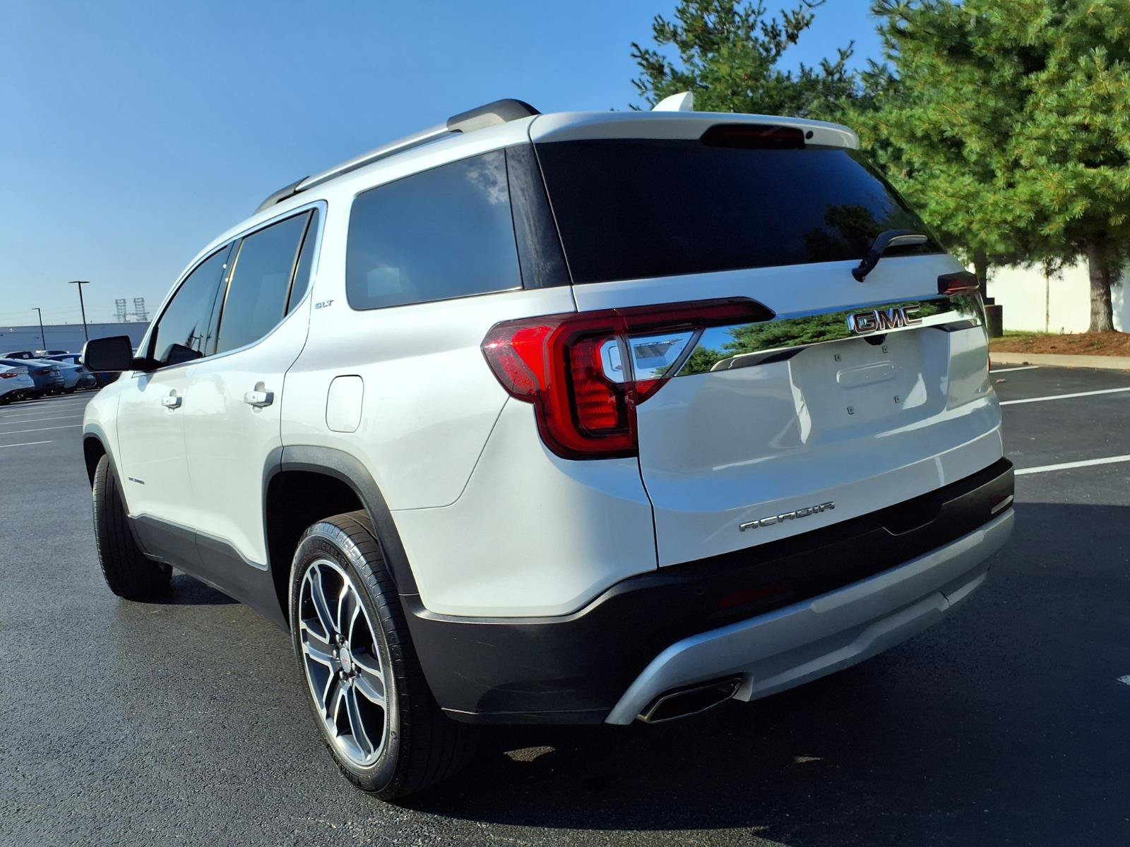Used 2022 GMC Acadia SLT w/ Preferred Package FWD image 36