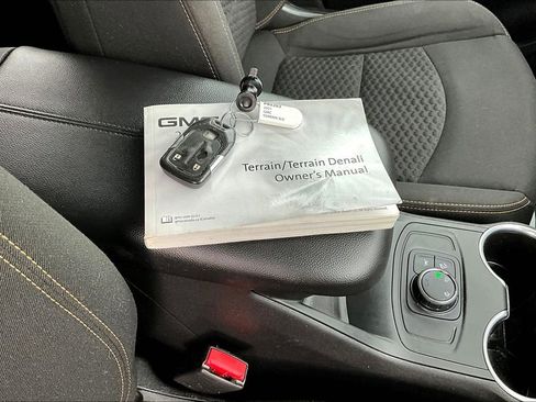 Used 2021 GMC Terrain SLE image 16