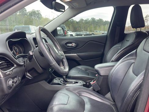 Used 2019 Jeep Cherokee Limited image 13