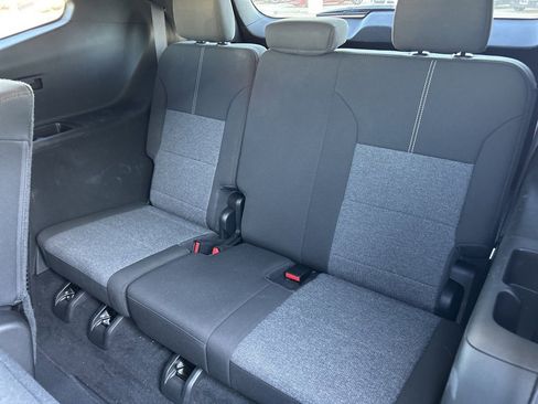 Used 2025 GMC Acadia Elevation image 11