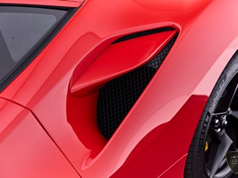 Used 2022 Ferrari F8 Tributo RWD image 25