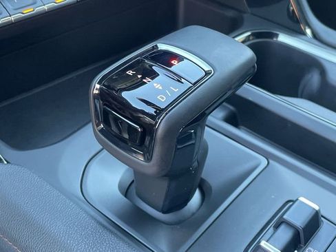 Used 2023 GMC Sierra 1500 AT4 w/ AT4 Premium Package AWD/4WD image 16