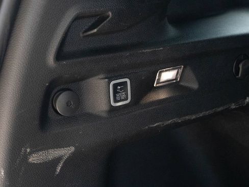 Used 2022 Jeep Grand Cherokee L Laredo RWD image 10