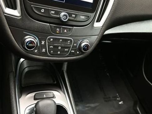 Used 2022 Chevrolet Malibu LT FWD image 16