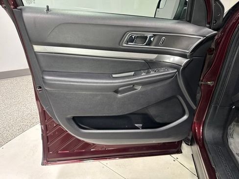 Used 2018 Ford Explorer XLT w/ Equipment Group 202A AWD/4WD image 13
