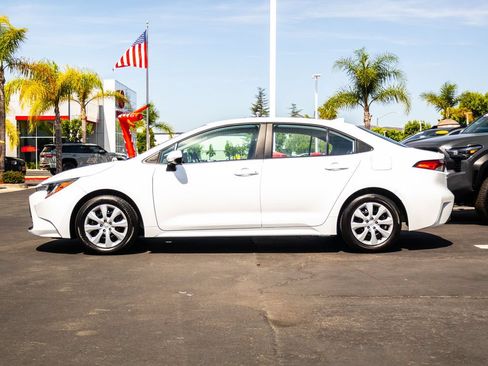 Used 2026 Toyota Corolla LE FWD image 4