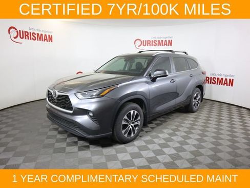 Used 2023 Toyota Highlander XLE FWD image 2