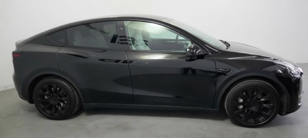 Used 2023 Tesla Model Y AWD image 4