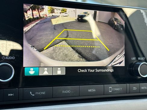 Used 2023 Honda HR-V LX image 16