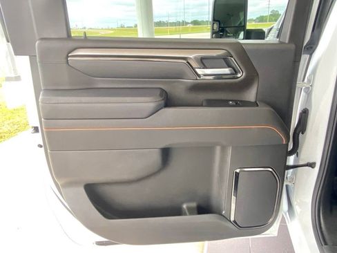 Used 2025 GMC Sierra 2500 AT4 AWD/4WD image 18