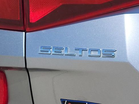 Used 2021 Kia Seltos LX AWD/4WD image 11