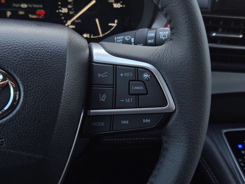 Certified 2026 Toyota Sienna XLE FWD image 21