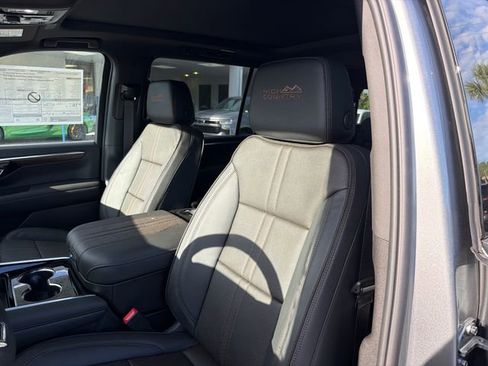 New 2026 Chevrolet Suburban High Country AWD/4WD image 22