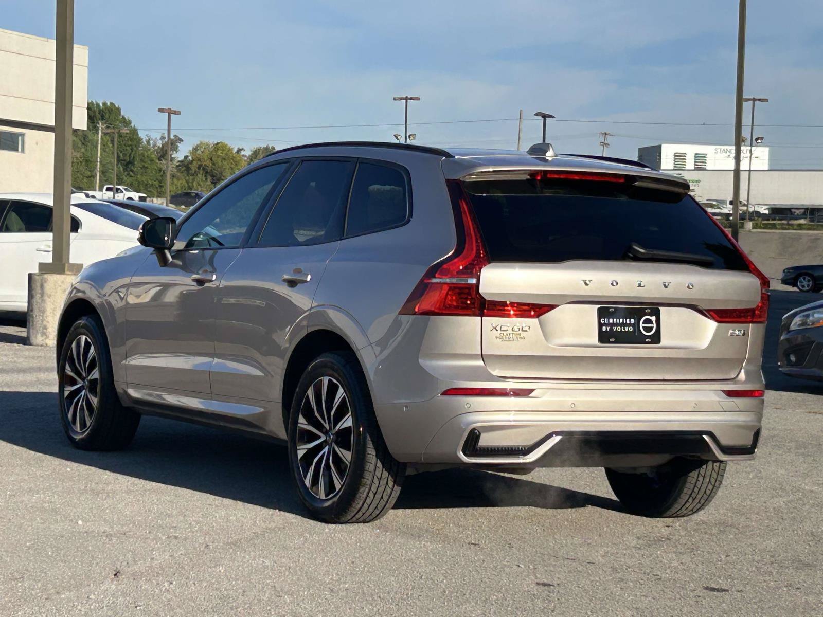 Certified 2024 Volvo XC60 B5 Plus AWD/4WD image 5
