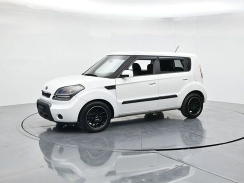 Used 2010 Kia Soul + image 5