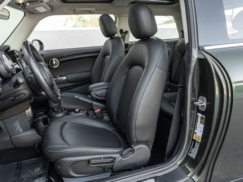 Used 2019 MINI Cooper 2-Door Hardtop image 11