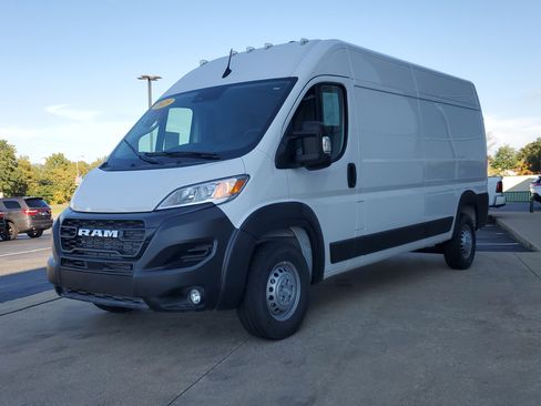 Used 2025 RAM ProMaster 2500 w/ Convenience Group image 2
