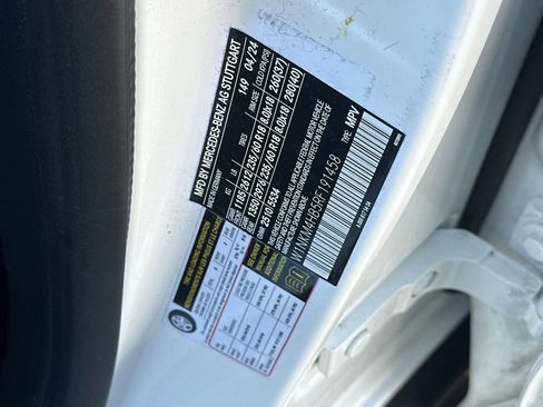 Used 2024 Mercedes-Benz GLC 300 4MATIC image 38