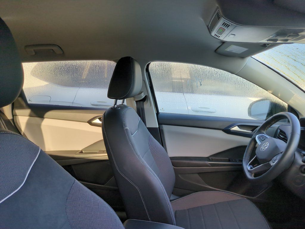 Certified 2023 Volkswagen Taos SE FWD image 9