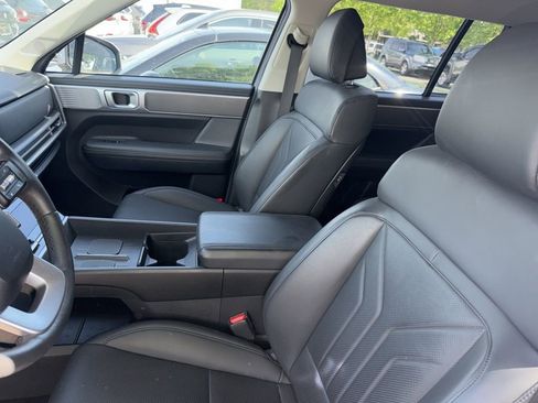 Used 2025 Hyundai Santa Fe SEL FWD image 3