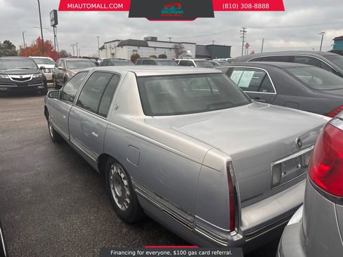 Used 1997 Cadillac De Ville Sedan w/ Comfort/Convenience Pkg image 2