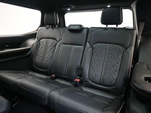 Used 2023 Jeep Grand Wagoneer Series III AWD/4WD image 24