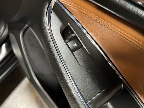 Used 2017 Chevrolet Cruze Premier image 26