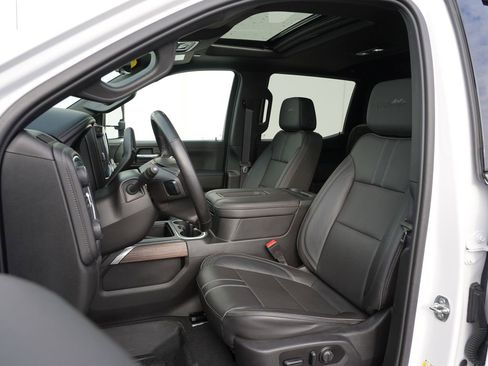 Used 2021 Chevrolet Silverado 1500 High Country w/ Technology Package image 13