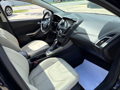 Used 2018 Ford Focus Titanium FWD image 37
