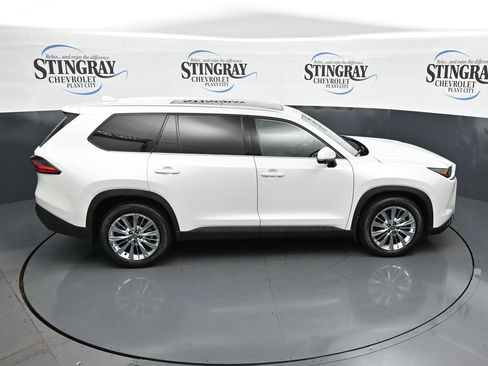 Used 2025 Toyota Grand Highlander AWD image 16