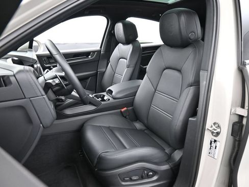 Certified 2026 Porsche Cayenne S AWD/4WD image 5