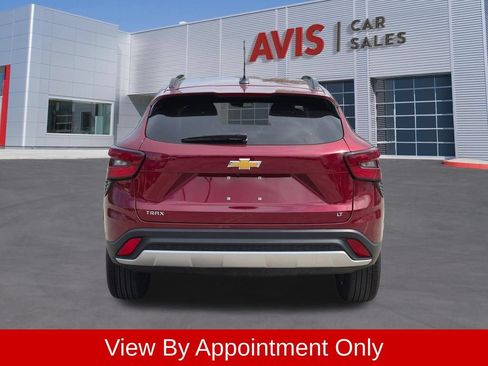 Used 2025 Chevrolet Trax LT w/ LT Convenience Package FWD image 7