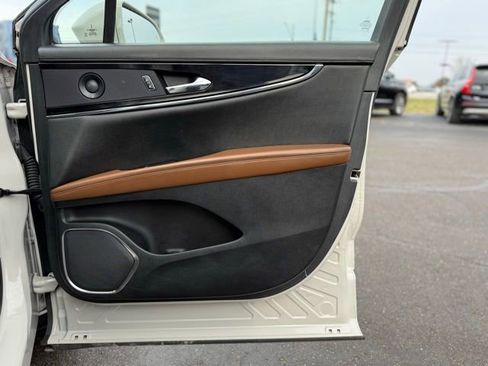 Used 2022 Lincoln Nautilus Reserve w/ Luxury Package image 14