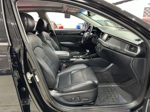 Used 2019 Kia Cadenza Limited image 18