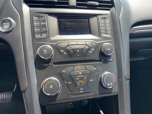 Used 2018 Ford Fusion SE w/ Equipment Group 201A FWD image 20