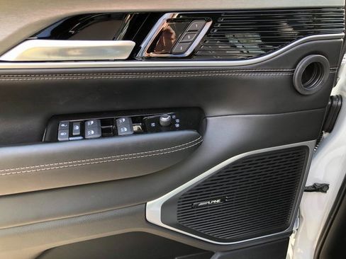 New 2025 Jeep Wagoneer Series II w/ Convenience Group I image 6