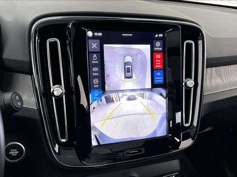 Certified 2025 Volvo XC40 B5 Plus AWD/4WD image 30