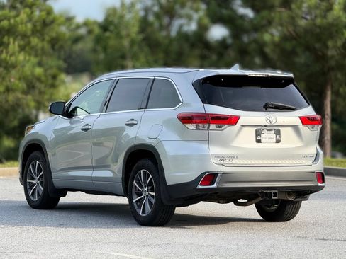 Used 2018 Toyota Highlander XLE AWD/4WD image 10