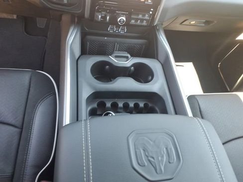 New 2026 RAM 2500 Laramie AWD/4WD image 19