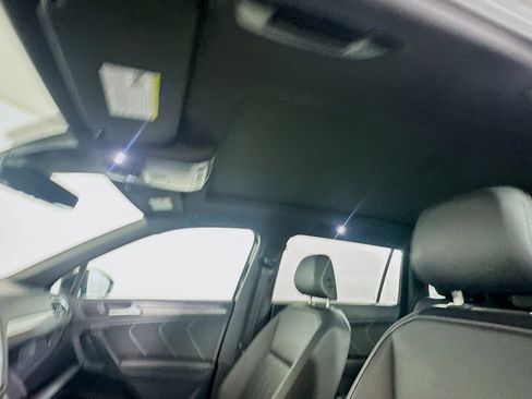 Used 2023 Volkswagen Tiguan SE R-Line image 25