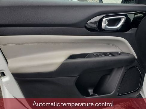 Used 2024 Jeep Compass Limited AWD/4WD image 12