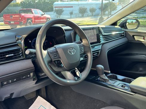 Used 2025 Toyota Camry LE FWD image 11