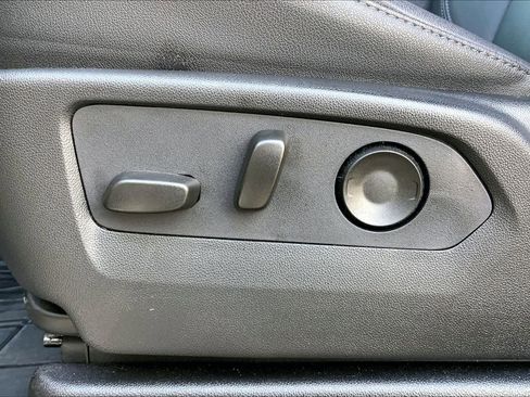 Used 2024 Chevrolet Suburban Z71 w/ Luxury Package image 35