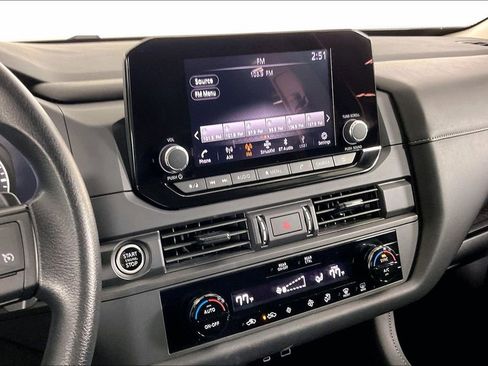 Used 2024 Nissan Pathfinder S image 9