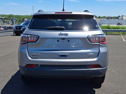 Used 2018 Jeep Compass Latitude w/ Popular Equipment Group AWD/4WD image 5