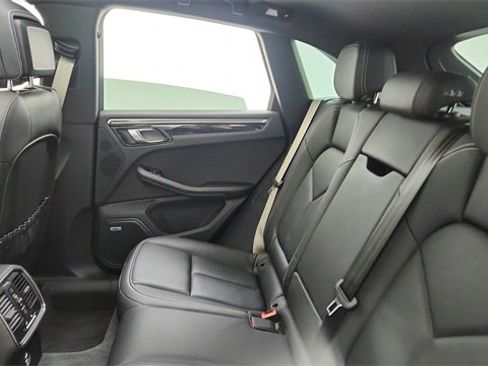 Used 2024 Porsche Macan w/ Premium Plus Package image 28